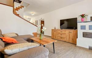 Stunning Home In Novigrad With Wifi 