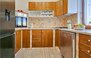 Stunning Home In Novigrad With Wifi 