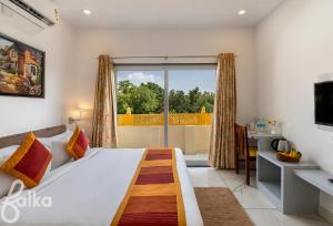 Asra Lake Heritage Hotel with rooftop and swimming pool