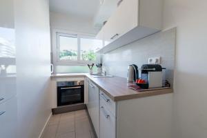 Cozy 2-Br Apartment 6 Minutes from the Beach