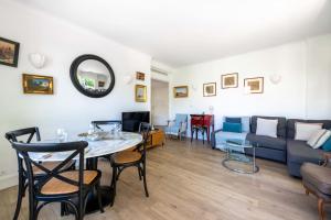 Cozy 2-Br Apartment 6 Minutes from the Beach