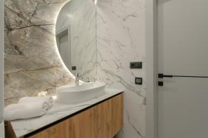 23-265a in RC Manhattan Beresteiskyi 11,Petrovdom Apartmenrs