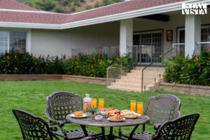 StayVista at Sicily with Pool and Wi-Fi