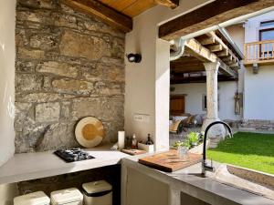 Vila Kobdilj 1835 - Unique Stay in Karst Stone Villa