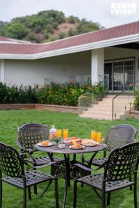 StayVista at Sicily with Pool and Wi-Fi