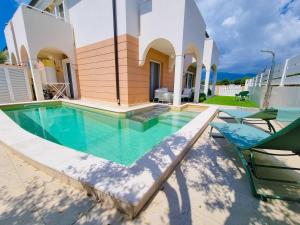 Calypso Luxury Pool&Spa img11