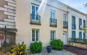 Maisons de vacances 4 Bedroom Awesome Home In Paimboeuf : photos des chambres