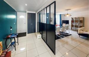 Maisons de vacances 4 Bedroom Awesome Home In Paimboeuf : photos des chambres