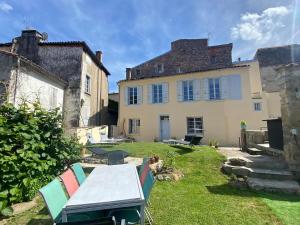 Appartements 3 pieces silencieux plein centre parking clim patio : photos des chambres