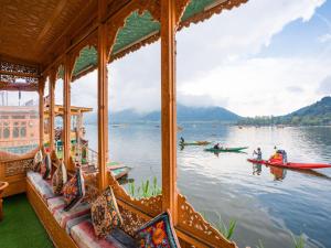Moustache Houseboat Srinagar