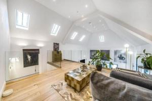 Trimmer Hall Retreat, Historic Meets Chic