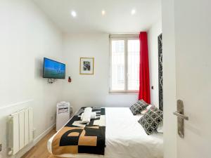 32 Atelier Paris Fashion