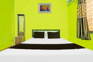 Hotel O New Shan-e-Punjab Veer Restaurant and lodging