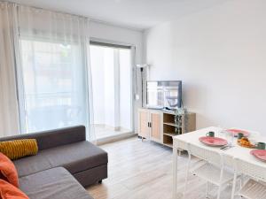 NUEVO, a 60 metros de la playa y con vistas laterales al mar