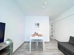 NUEVO, a 60 metros de la playa y con vistas laterales al mar