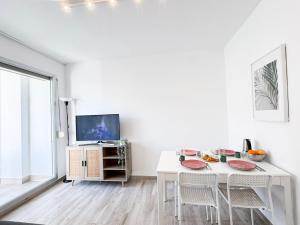 NUEVO, a 60 metros de la playa y con vistas laterales al mar