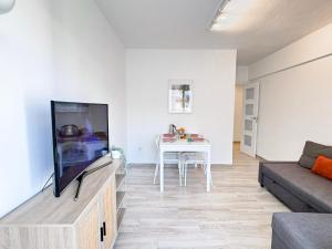 NUEVO, a 60 metros de la playa y con vistas laterales al mar