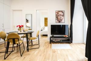 Prague Days - One-bedroom Apartment with Netflix and High Speed WiFi in Karlín