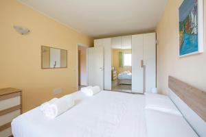 Larius Apartment-Residence with Pool on Lake Como