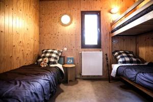 Campings Camping - Piscine - ccbaifd : photos des chambres