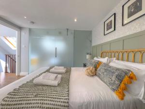 Pass the Keys Central 2 Bed 2 Bath Duplex