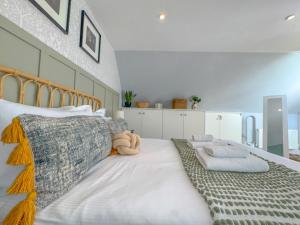 Pass the Keys Central 2 Bed 2 Bath Duplex