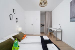 Miedziana 6 & 18 Apartment with FREE GARAGE Wrocław by Renters