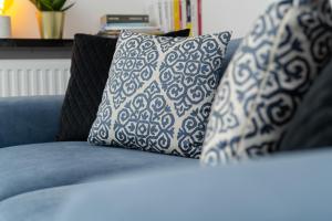 Miedziana 6 & 18 Apartment with FREE GARAGE Wrocław by Renters
