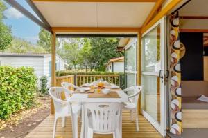 Campings Camping 3 etoiles - Piscine - ccafbhe : photos des chambres