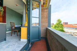 Home near city center - new bathroom & hotel bed