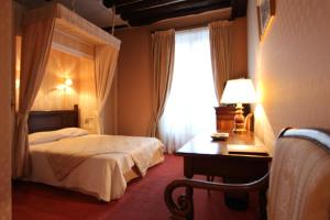 Hotels Hotel de la Bretonnerie : photos des chambres