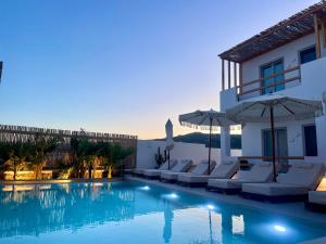 Mykonos Dot Suites