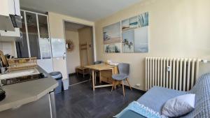 Essentiel et Intemporel Lyon 8 Appartement Confort avec Chambre Parking et Fibre