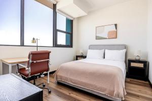 Blueground MacArthur Park pool nr Wilshire Blvd LAX-1352