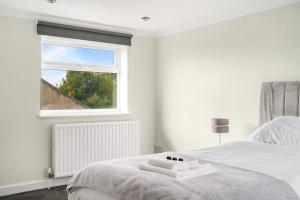 Stylist and Cosy 2 bed Apartment LongStay Parking Sleeps 4 WiFi