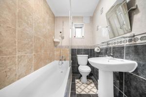 Stylist and Cosy 2 bed Apartment LongStay Parking Sleeps 4 WiFi