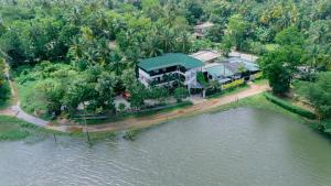 Rajawewa Resort - Hotel in Ampara
