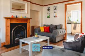 3 Bedroom House By Escape & Estates Short Lets & Serviced Accommodation Birmingham With Patio & Garden