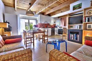 Maisons de vacances LocaLise - M6B - Ty pompon, - Maison de vacances dans le centre du Guilvinec - exterieur clos - wifi inclus - animaux bienvenus - a deux pas des plages et du port du Guilvinec : Maison 2 Chambres