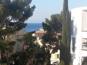 T2 face et proche mer et gare