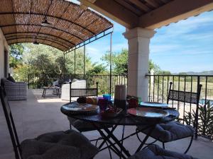 Maisons de vacances Villa Un Dimanche en Provence, avec piscine privee & vue : photos des chambres
