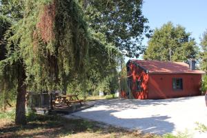 Quintinha do Varoso - Little Red Cottage House
