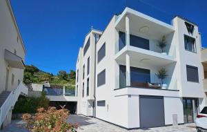 Stylish Unit in Komarna - Idyllic Retreat