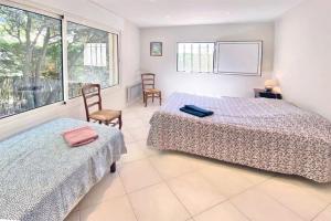 Les jasmins piscine proche mer jardin