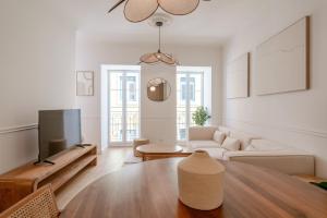 Newly renovated 2BR Apartment with AC & Terrace | By Airnest