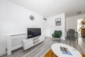 Executive One Bedroom Maisonette - Garden Access & Free Parking - Prime Location