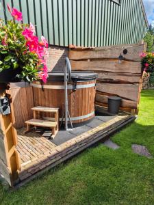 Tinyhouse met Hot Tub en ruime privé tuin