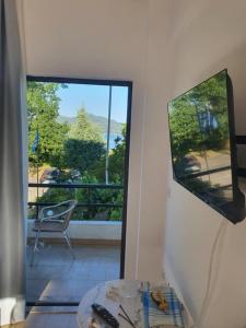 Lou Apartments & Hostel