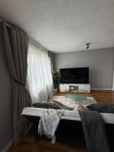 Rafiki Springs - Luxury 5-Bed Home in Milton Keynes