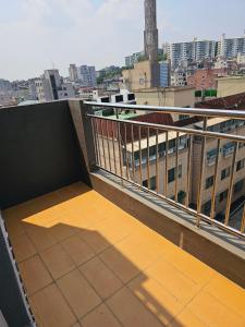 Urban Terrace Suite House